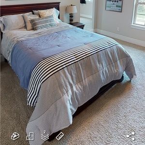 Queen size Tommy comforter.  Fairly new.